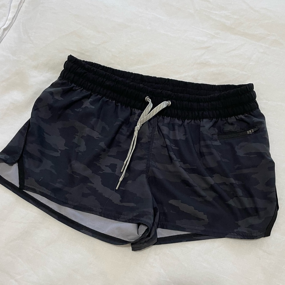 Vuori Shorts